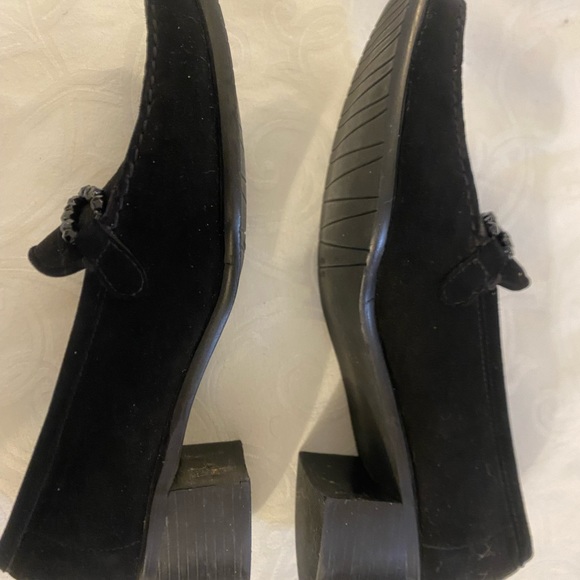 Stuart Weitzman black suede 1.5” heel. Preowned. Barely worn. - Picture 3 of 5